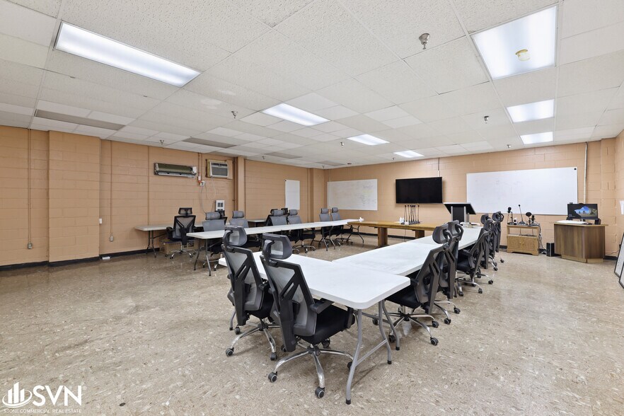 More Photos Of 302 American Greeting Card Rd, Corbin Warehouse For Lease