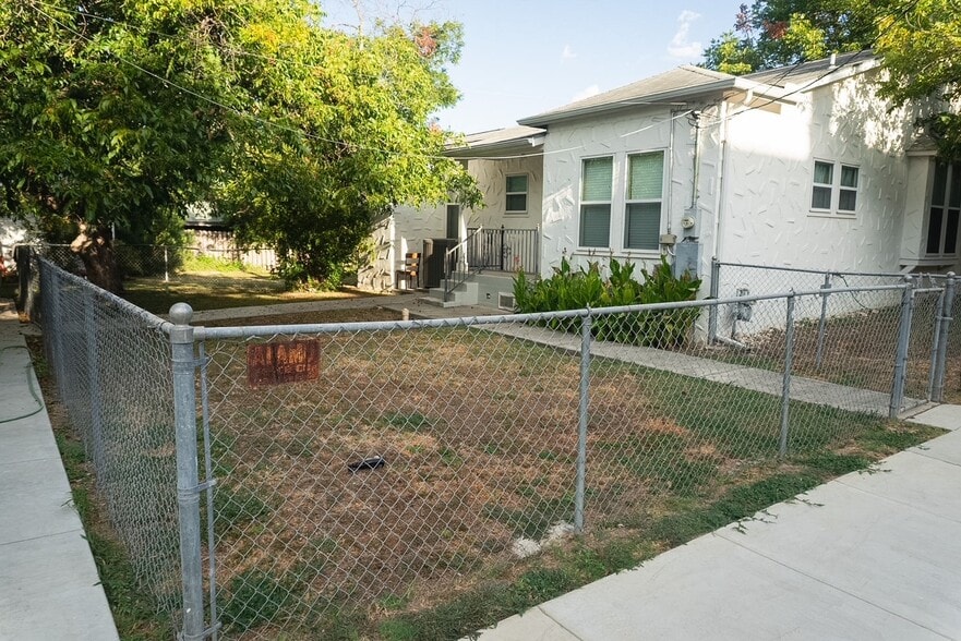 More Photos Of 133 W Huisache Ave, San Antonio Multifamily For Sale