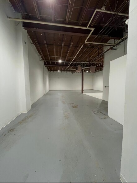 More Photos Of 18775 N Frederick Rd, Gaithersburg Warehouse For Lease