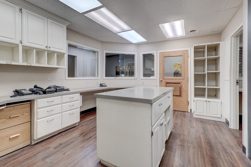 More Photos Of 3100 S Elm Pl, Broken Arrow Medical For Lease