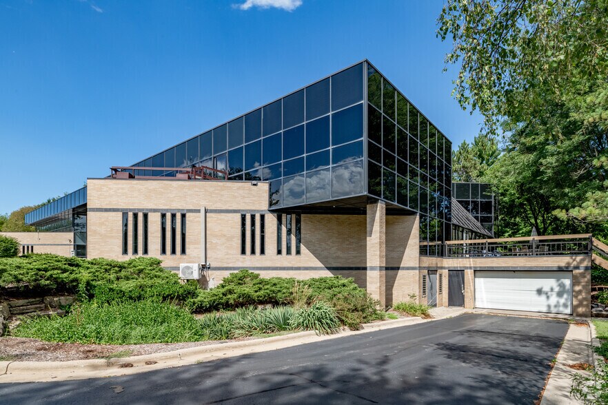 More Photos Of 575 W Madison St, Waterloo Loft Creative Space For Lease