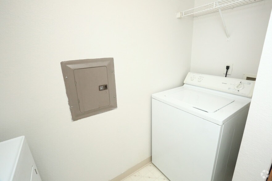 More Photos Of 6101-6103 Eagle Ridge Ln, Flint Apartments For Sale