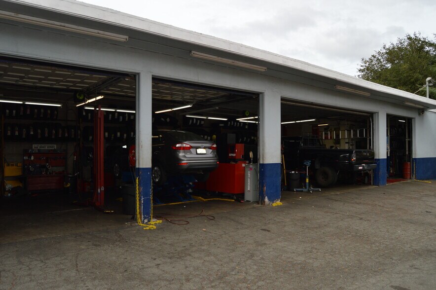 More Photos Of 317 1st St, Los Altos Auto Repair For Sale