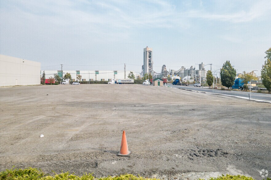 More Photos Of 18399 Blundell Rd, Richmond General Retail For Lease