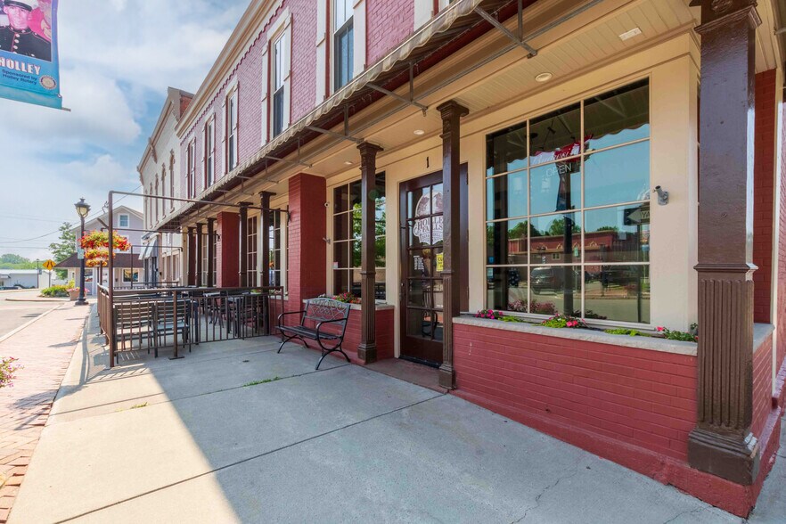 More Photos Of 1 Public Sq, Holley Apartments For Sale