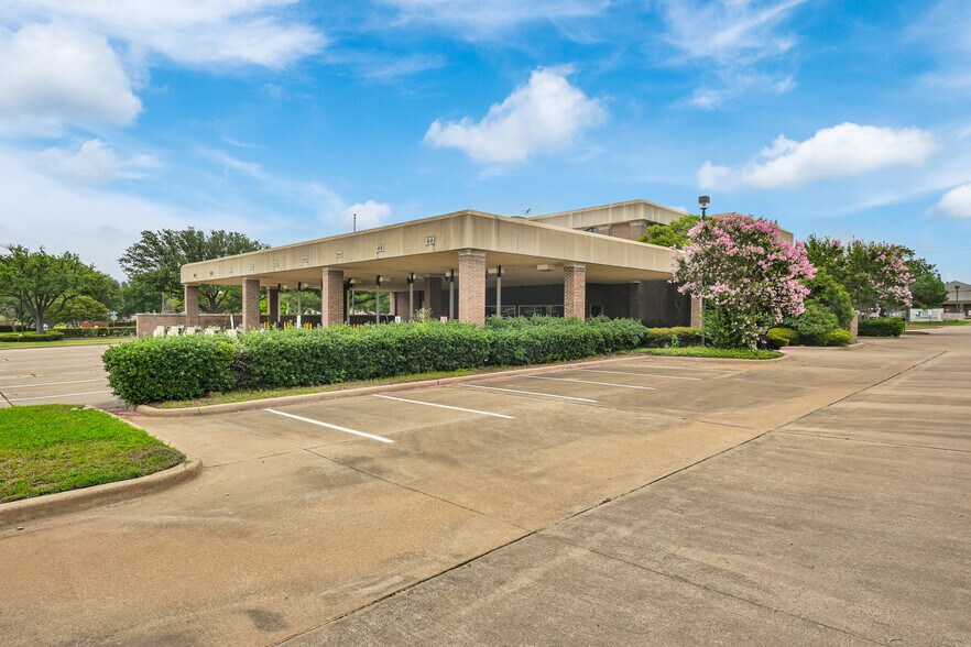 More Photos Of 601 N Plano Rd, Richardson Office For Lease