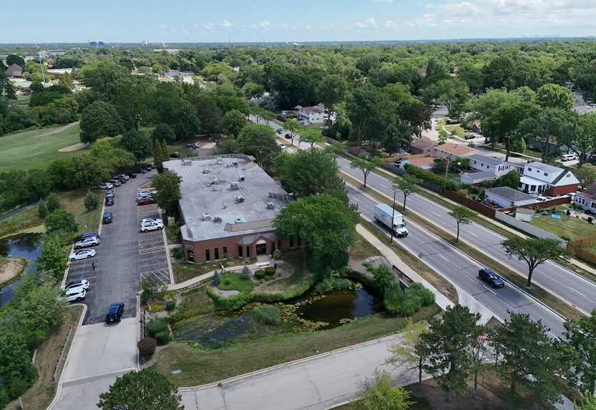 Primary Photo Of 600 W Lake Cook Rd, Buffalo Grove Medical For Lease