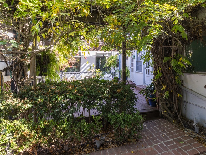 More Photos Of 4381-4385 Overland Ave, Culver City Office Residential For Sale