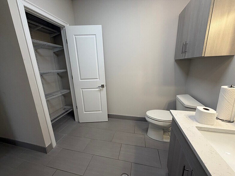 More Photos Of 293 Lafayette Ave, Hawthorne Storefront Retail Office For Lease