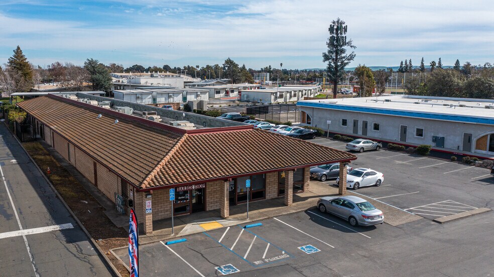 More Photos Of 2560 N Texas St, Fairfield Office For Lease
