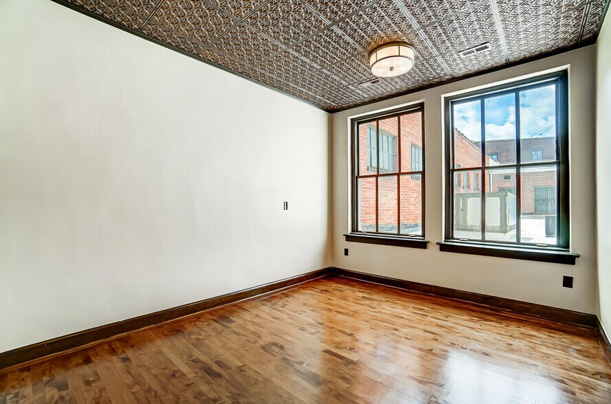 More Photos Of 9-11 N 3rd St, Newark Office For Lease