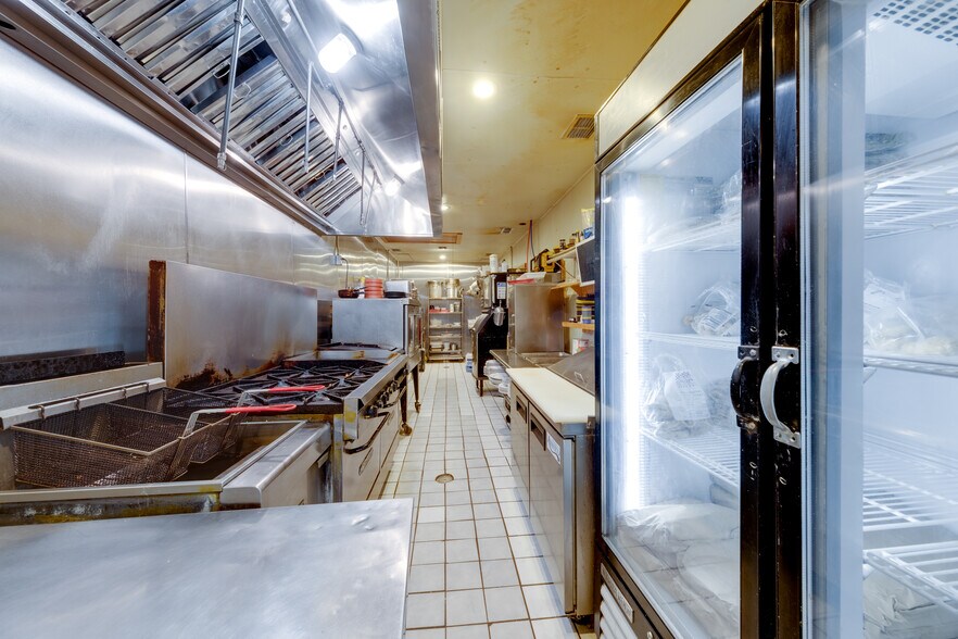 More Photos Of 17589 TX-19 Hwy, Montalba General Retail For Sale