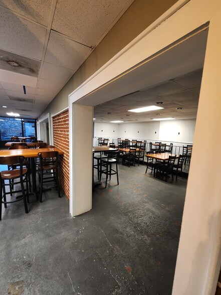 More Photos Of 321 N Main St, Hendersonville Restaurant For Lease