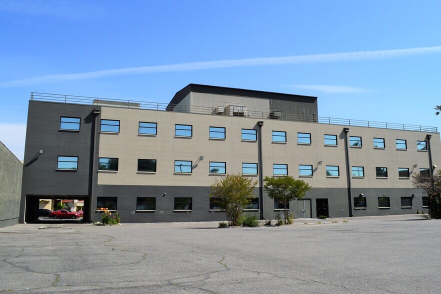 More Photos Of 18740 Ventura Blvd, Tarzana Medical For Lease