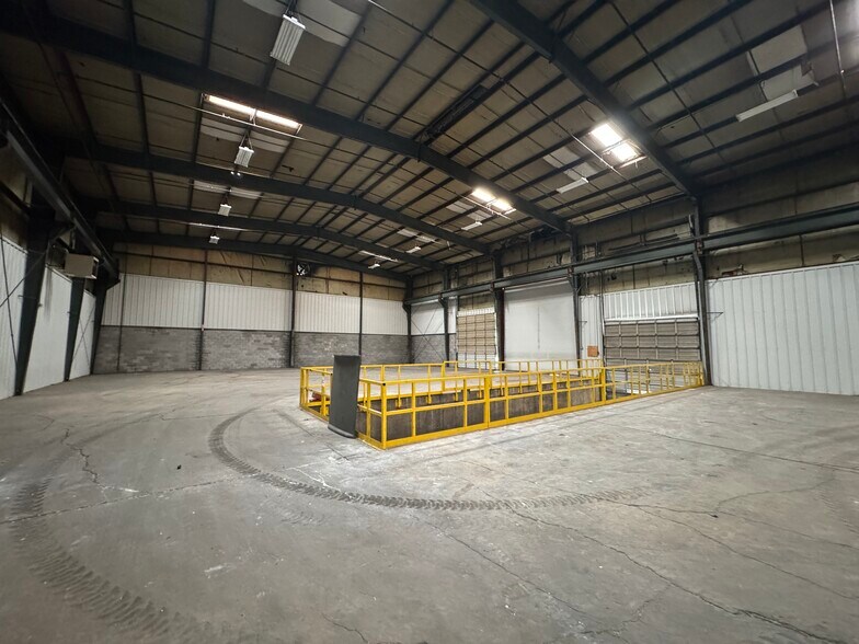 More Photos Of 1450 Poplar Ln, Nashville Service For Lease