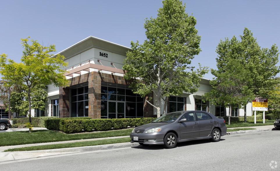 Primary Photo Of 1652 Plum Ln, Redlands Office For Lease