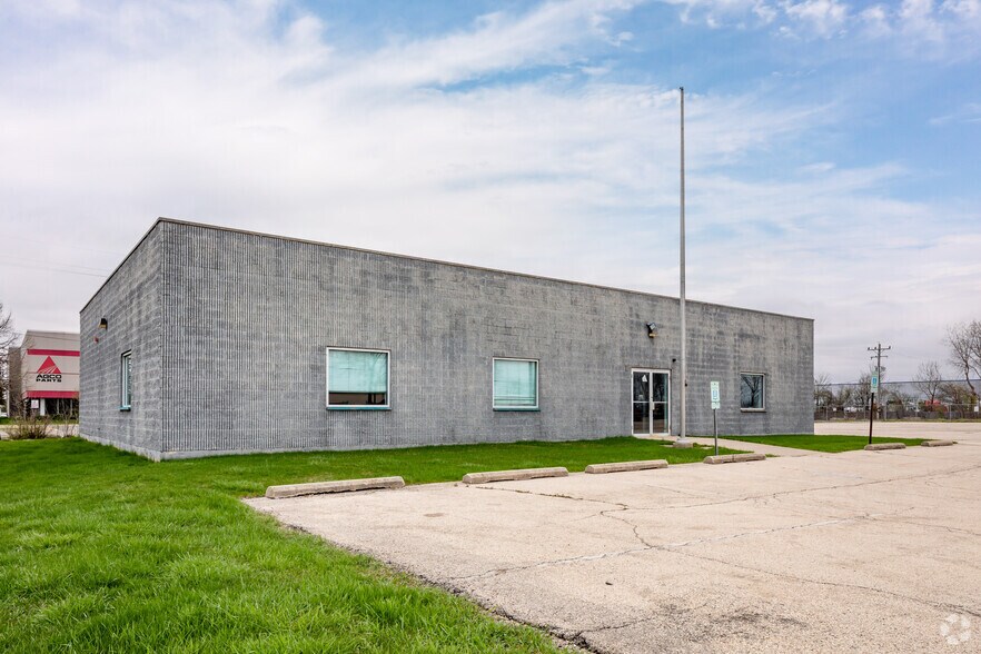 More Photos Of 1280-1330 Powis Rd, West Chicago Truck Terminal For Sale