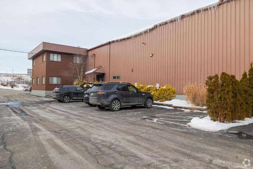 More Photos Of 159 Frontage Rd, Manchester Warehouse For Lease