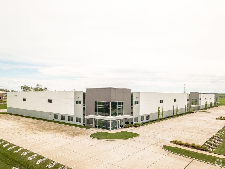 More Photos Of 242 Carondelet Commons Blvd, Saint Louis Warehouse For Lease