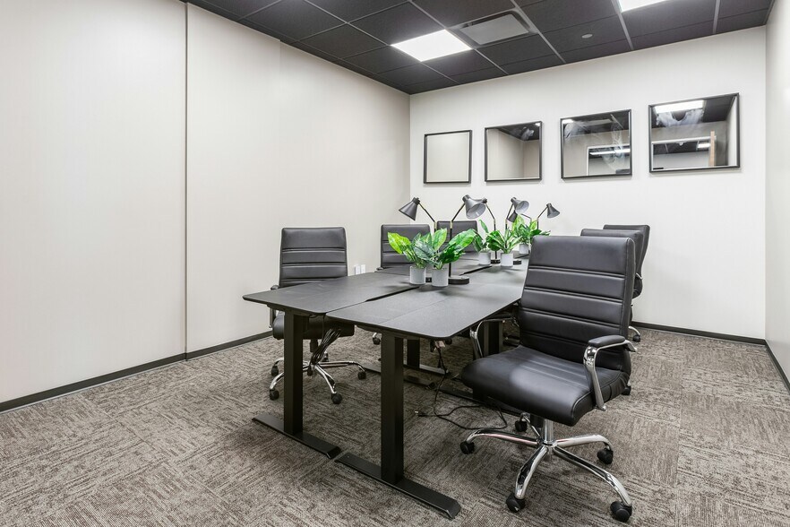 More Photos Of 2325 E Camelback Rd, Phoenix Office For Lease