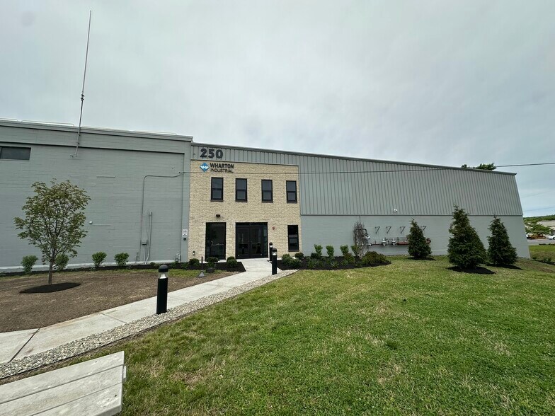 More Photos Of 250 Canal Rd, Fairless Hills Warehouse For Lease