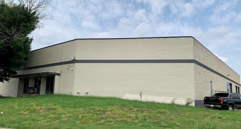 More Photos Of 10820 Composite Dr, Dallas Warehouse For Sale