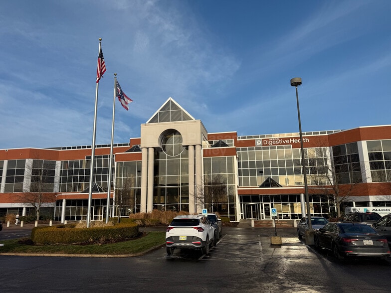 Primary Photo Of 3800 Embassy Pky, Fairlawn Office For Lease