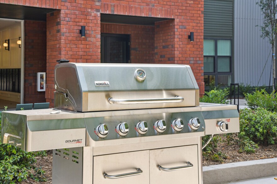 More Photos Of 715 E 36th St, Charlotte Apartments For Lease