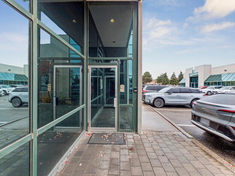 More Photos Of 175 W Beaver Creek Rd, Richmond Hill Light Distribution For Sale