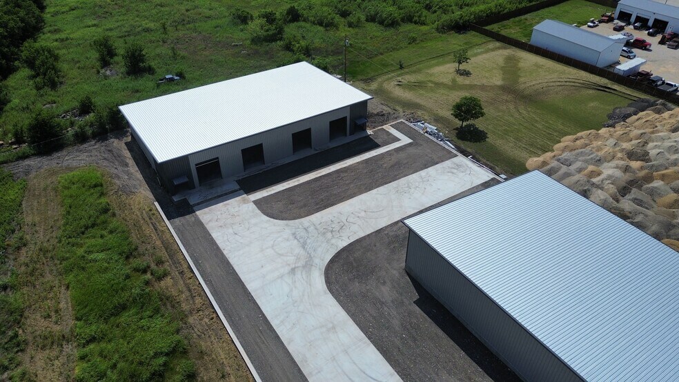 More Photos Of 1158 County Road 108, Hutto Warehouse For Lease