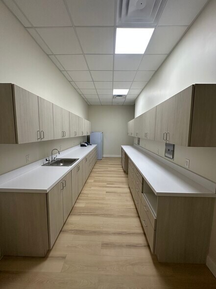 More Photos Of 8303 N Stemmons Fwy, Dallas General Retail For Sale
