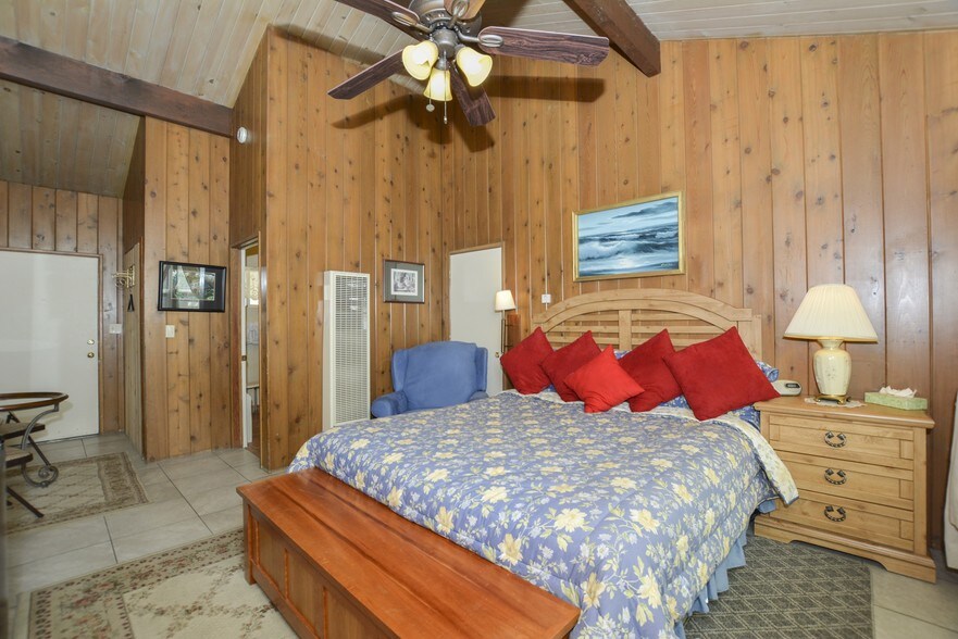 More Photos Of 27992 Rainbow Dr, Lake Arrowhead Hospitality For Sale