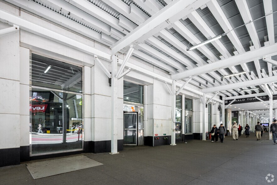 More Photos Of 50 W 34th St, New York Apartments For Lease