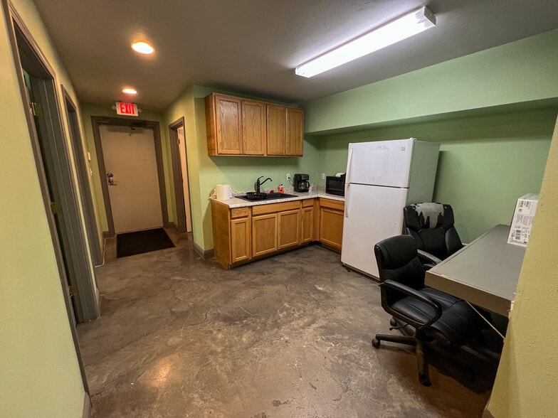 More Photos Of 39509 I-55 Service Rd, Ponchatoula Light Distribution For Sale