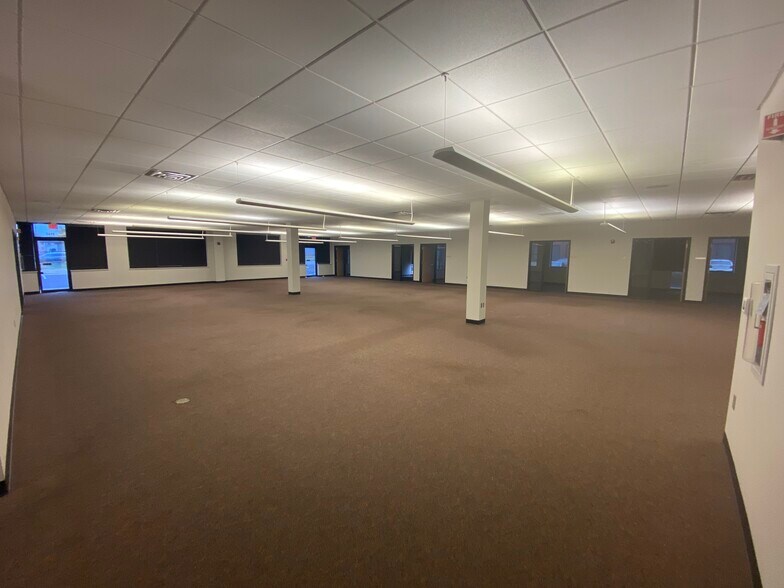 More Photos Of 2143 E Primrose St, Springfield Office For Lease