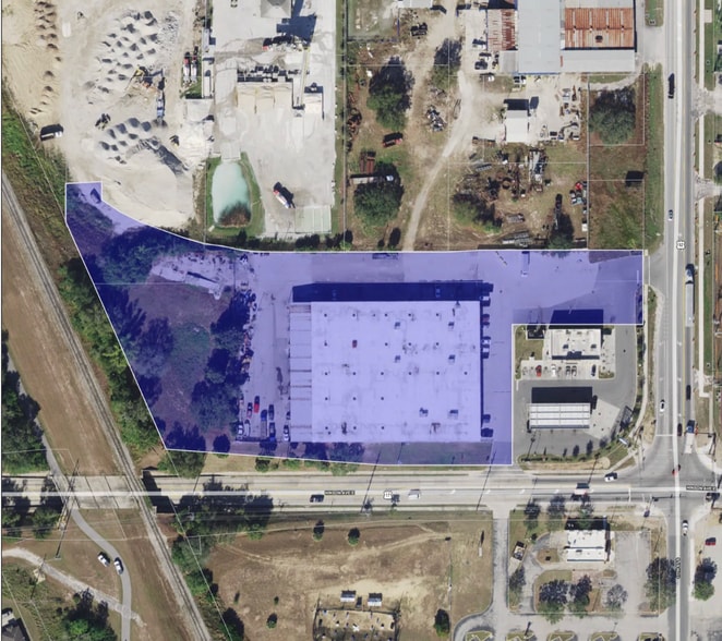 Primary Photo Of 2 US Highway 17 92 N, Haines City Showroom For Sale