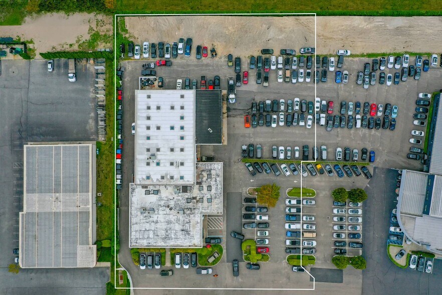 More Photos Of 691 County Road 39A, Southampton Auto Dealership For Lease