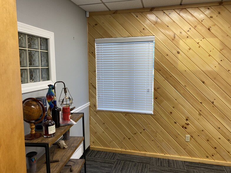 More Photos Of 6 Wesley Ct, Middletown Office For Lease