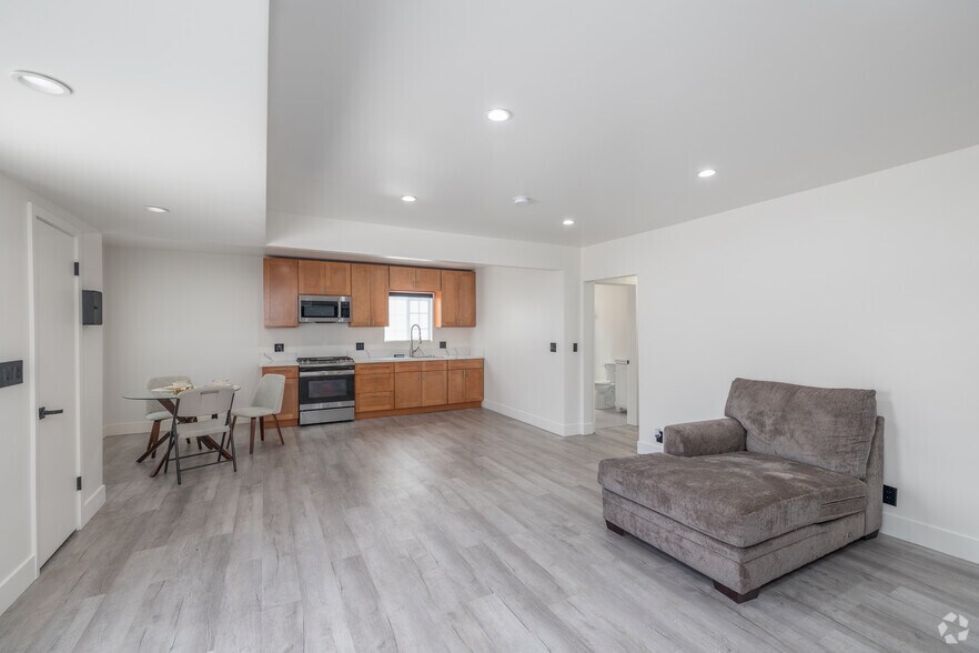 More Photos Of 4820 W 142nd St, Hawthorne Loft Creative Space For Sale