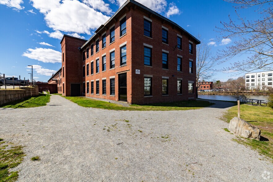 More Photos Of 4 High St, North Andover Office For Lease