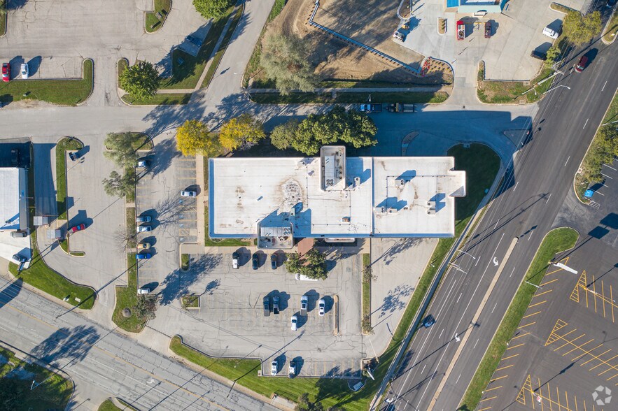 More Photos Of 8320 N Oak Tfwy, Kansas City Office For Lease