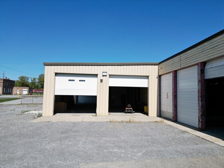 More Photos Of 3365 Broadway St, Cheektowaga Truck Terminal For Sale