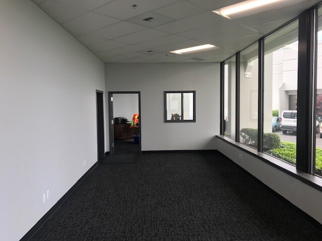 More Photos Of 4200 Industry Dr E, Fife Warehouse For Lease