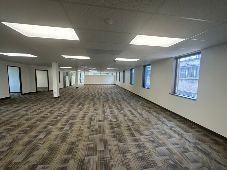 More Photos Of 1296 Carling Ave, Ottawa Office For Lease