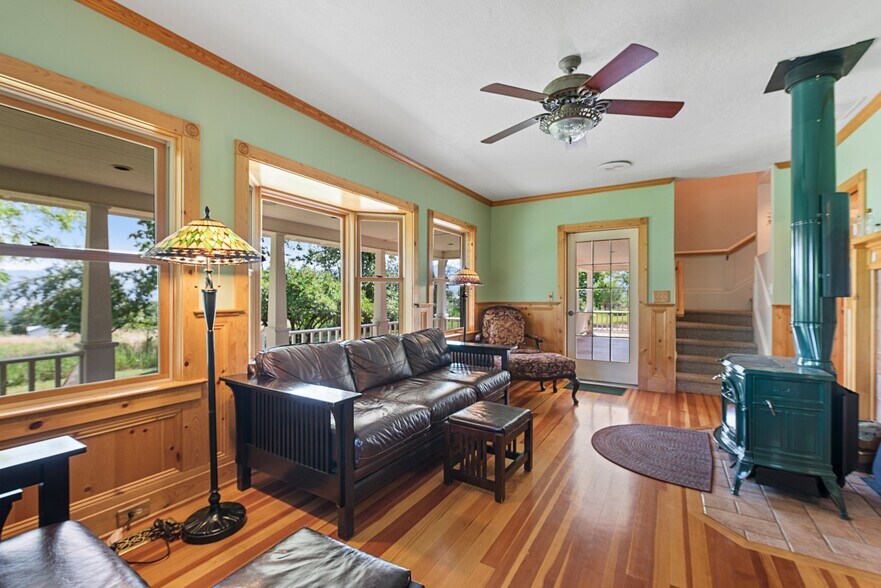 More Photos Of 48212 Clear Creek Rd, Halfway Hospitality For Sale