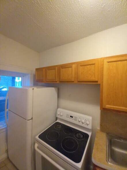 More Photos Of 1874 Marloes Ave, Cleveland Apartments For Sale