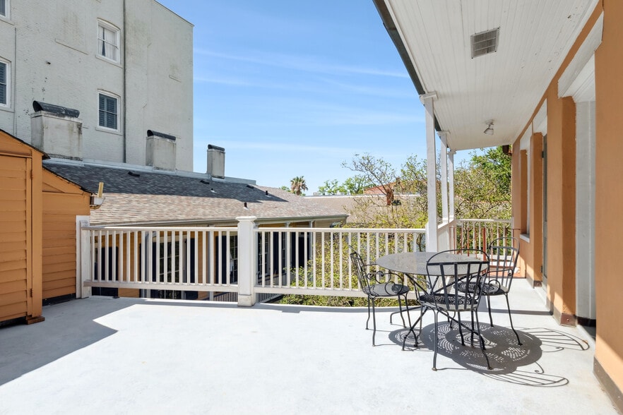 More Photos Of 2200 Prytania St, New Orleans Loft Creative Space For Sale