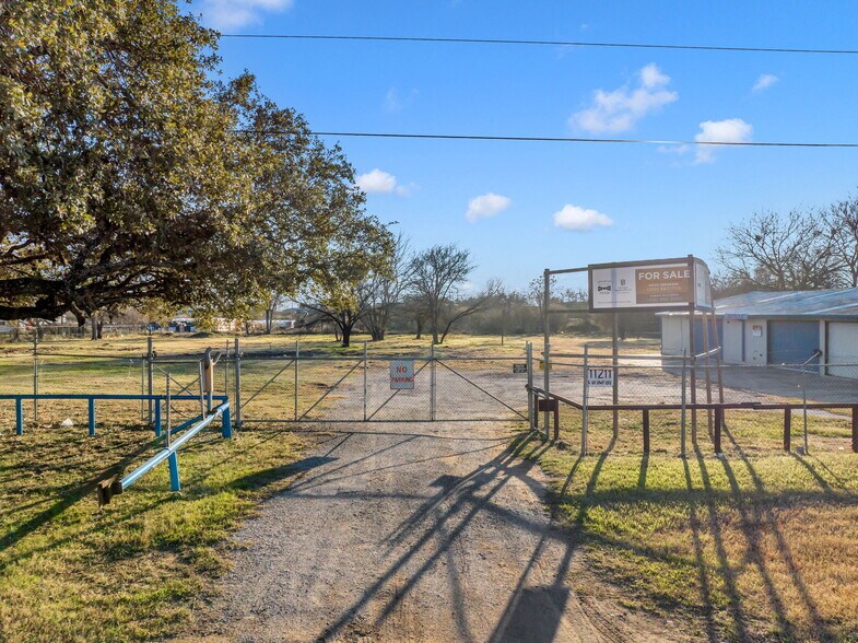 More Photos Of 11211 S US Highway 181, San Antonio Warehouse For Sale