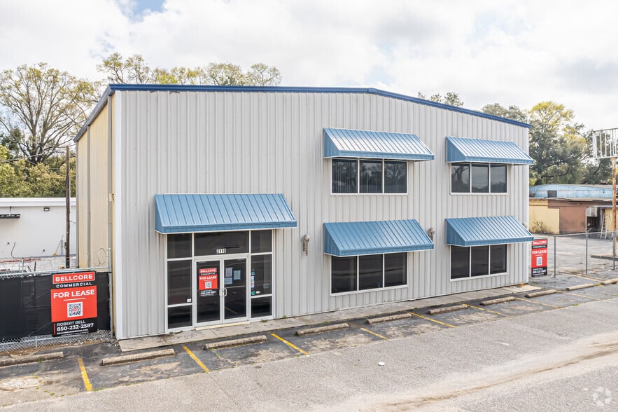 More Photos Of 3110 N Davis Hwy, Pensacola Showroom For Lease