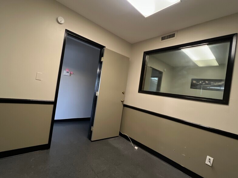 More Photos Of 1913 E 17th St, Santa Ana Office For Sale